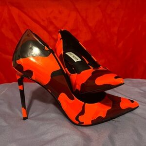 Steve Madden Orange/Brown/Black Camo Pump